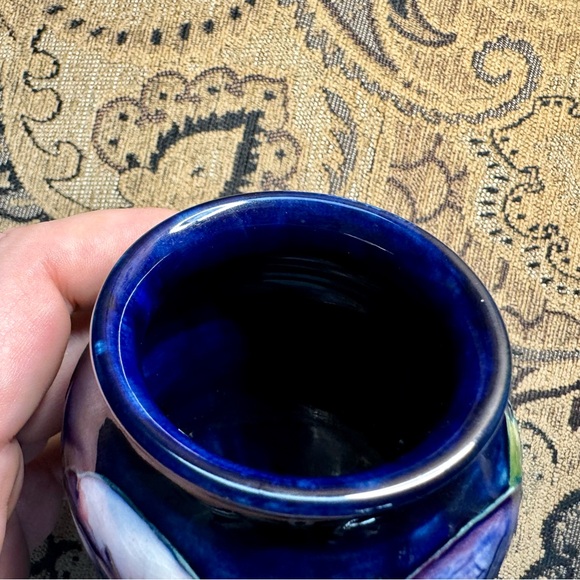 🔥Hosts Pick🔥Signed Moorcroft blue Pansy Vase - Picture 9 of 12